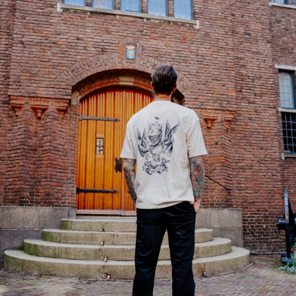 BRACKET X TATTOO BOETZ HELMOND T-SHIRT CREME