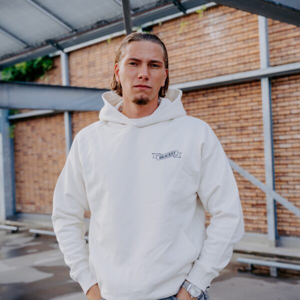 BRACKET X TATTOO BOETZ HELMOND HOODIE CREME