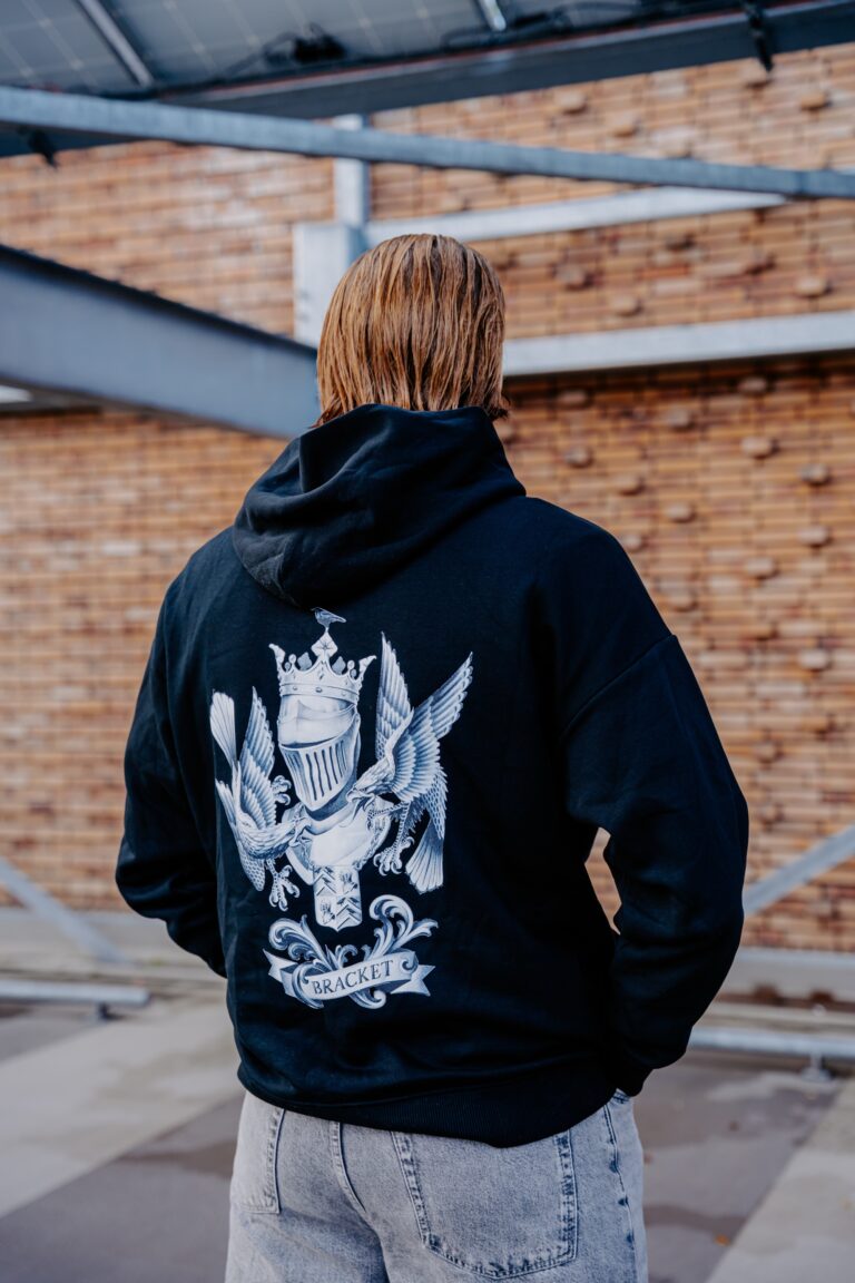 BRACKET x Tattoo Boetz Helmond hoodie zwart, achterkant