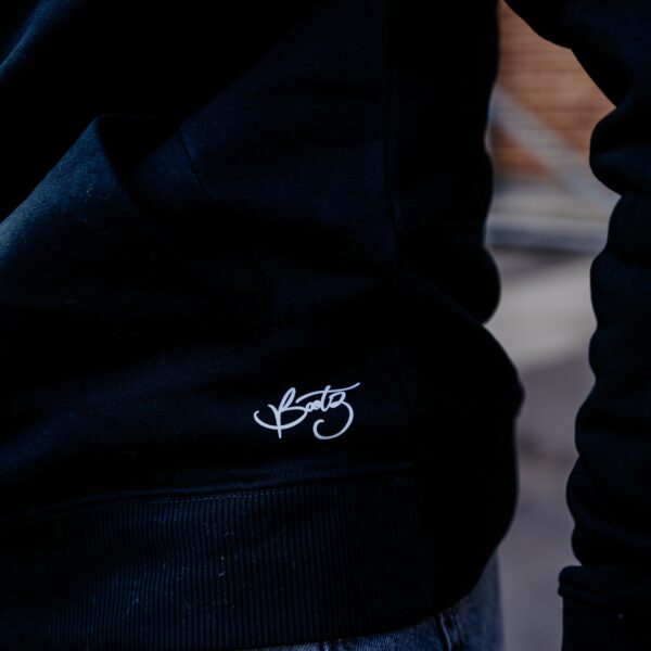 BRACKET X TATTOO BOETZ HELMOND HOODIE ZWART