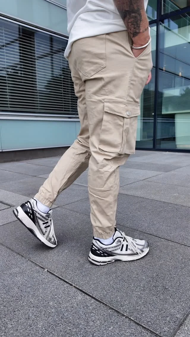 Bailando conmigo! 💃🏿 
In a nice cargo pants from BRACKET 😇